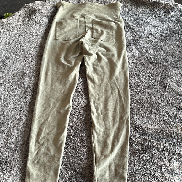 Yummie XL jeggings in a beautiful olive green - Picture 3 of 5
